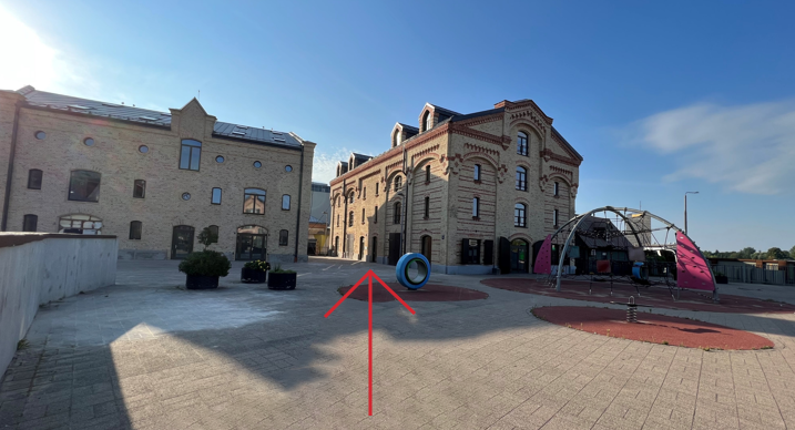 Bilde ar ieeju birojā